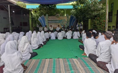 Memperingati Maulid Nabi Muhammad SAW